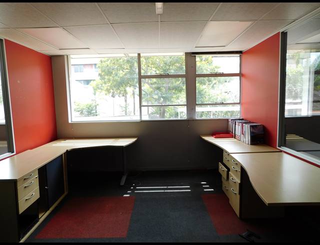 1,380M² OFFICE TO LET IN FERNDALE